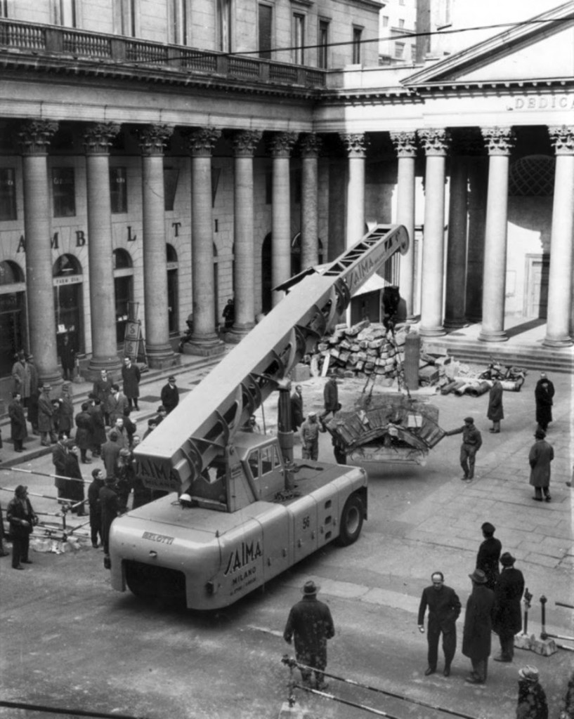 1960 circa. Lavori per la M1 Piazza San Carlo, recupero del Ponte Romano
