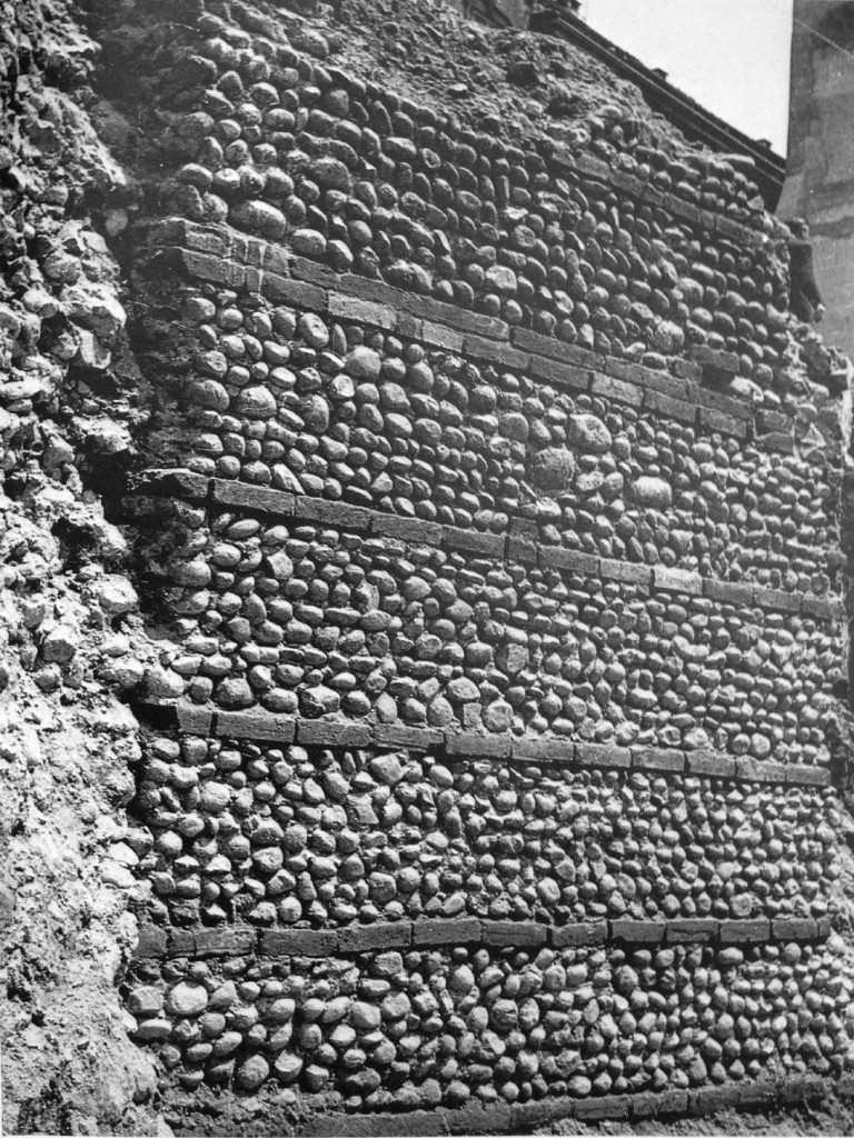 Mediolanum Via Lauro tratto muro romano 1969