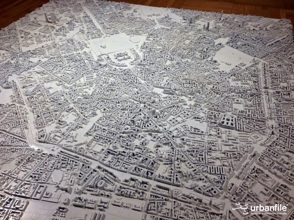 2014-12-24 Plastico Milano Urbancenter 00