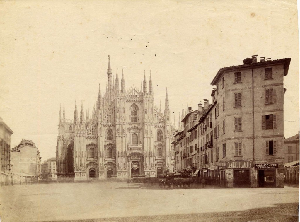 Duomo e Rebecchino 1865/70 a sinistra le prime demolizioni per la Galelria 