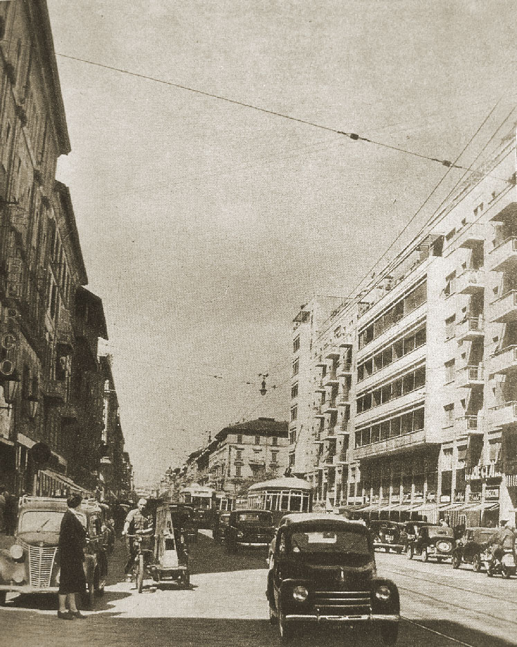 Corso Buenos Aires e il palazzo della Galleria Buenos Aires 1950 circa