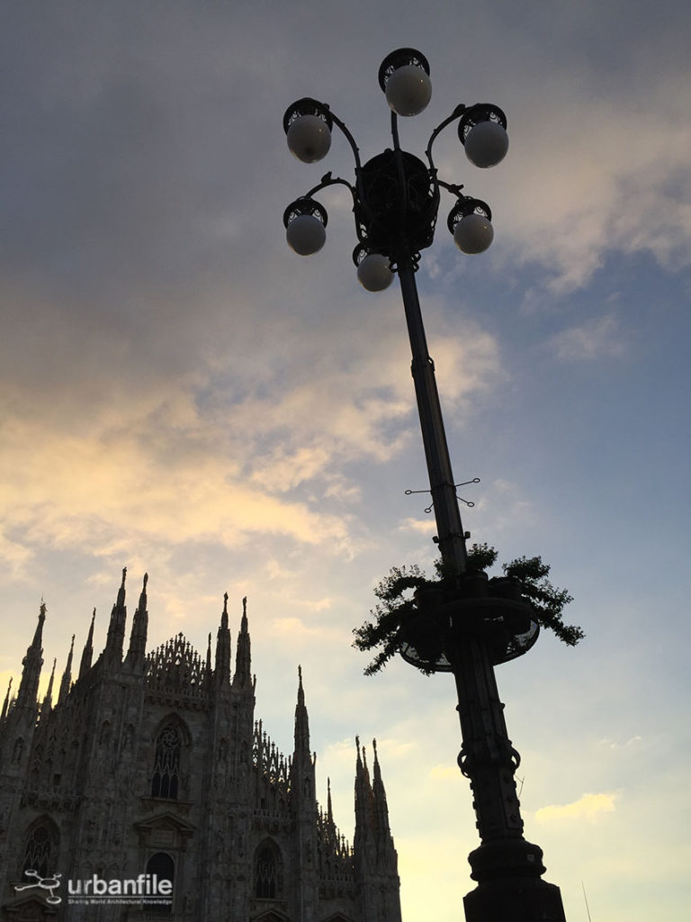 2016-10-27_duomo_fiori_lampioni_3