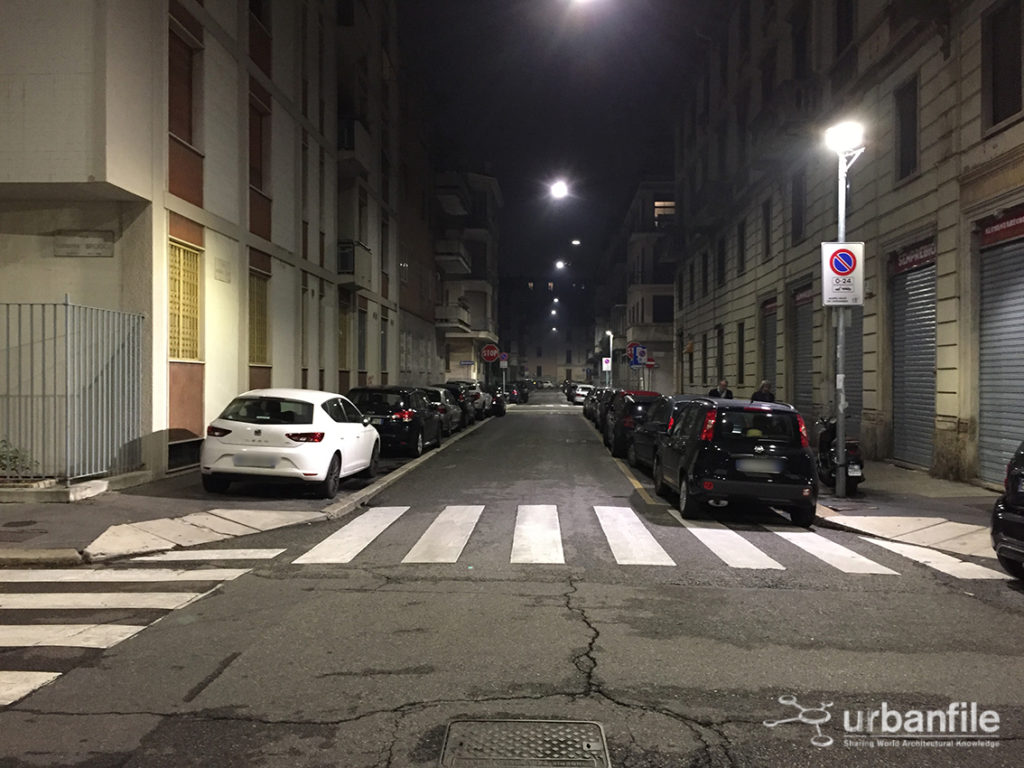 auto_parcheggiate_sui_marciapiedi_milano_13
