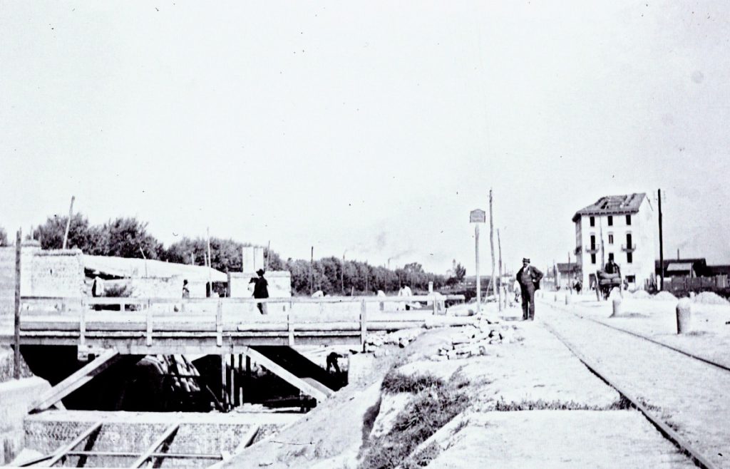 realizzazione-di-un-ponte-sul-redefossi-in-corso-lodi-angolo-via-fabio-massimo1910