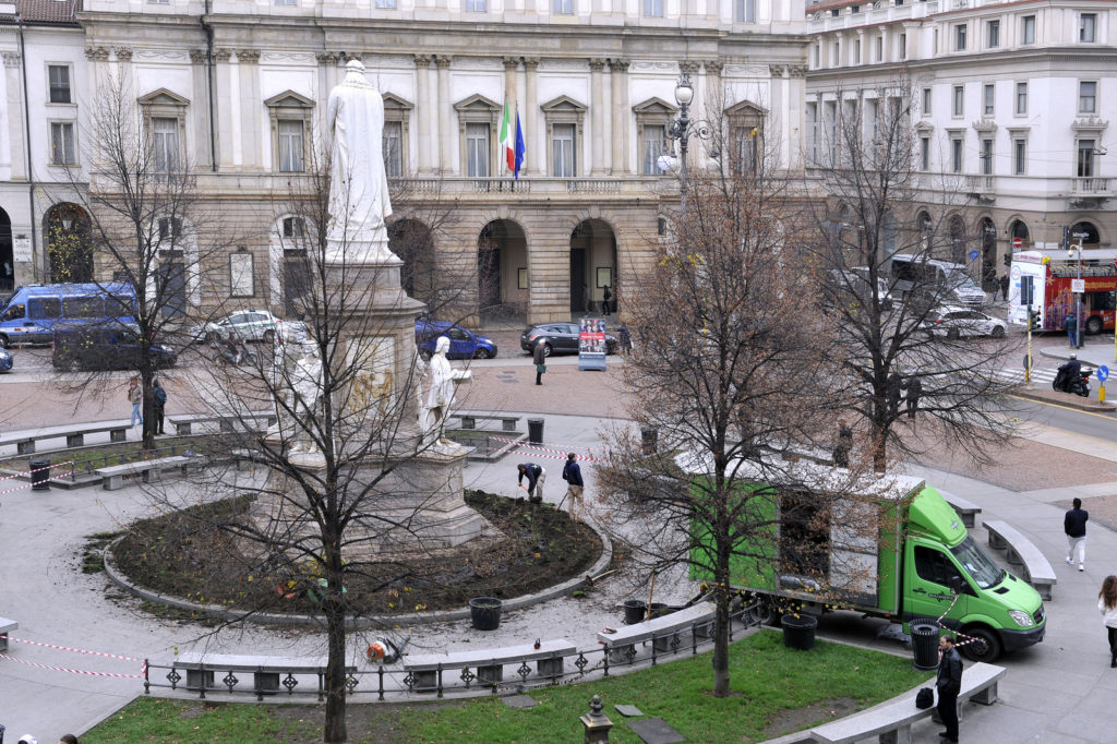 2016_11-14_aiuola_piazza_scala_2