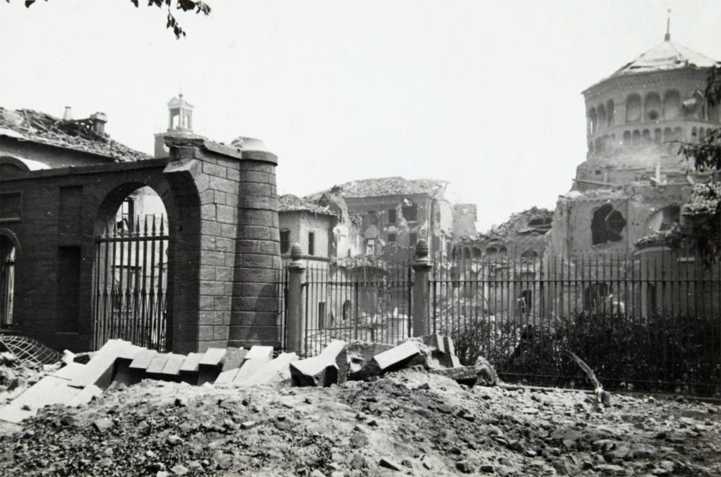 basilica-di-santambrogio-dopo-i-bombardamenti-1943