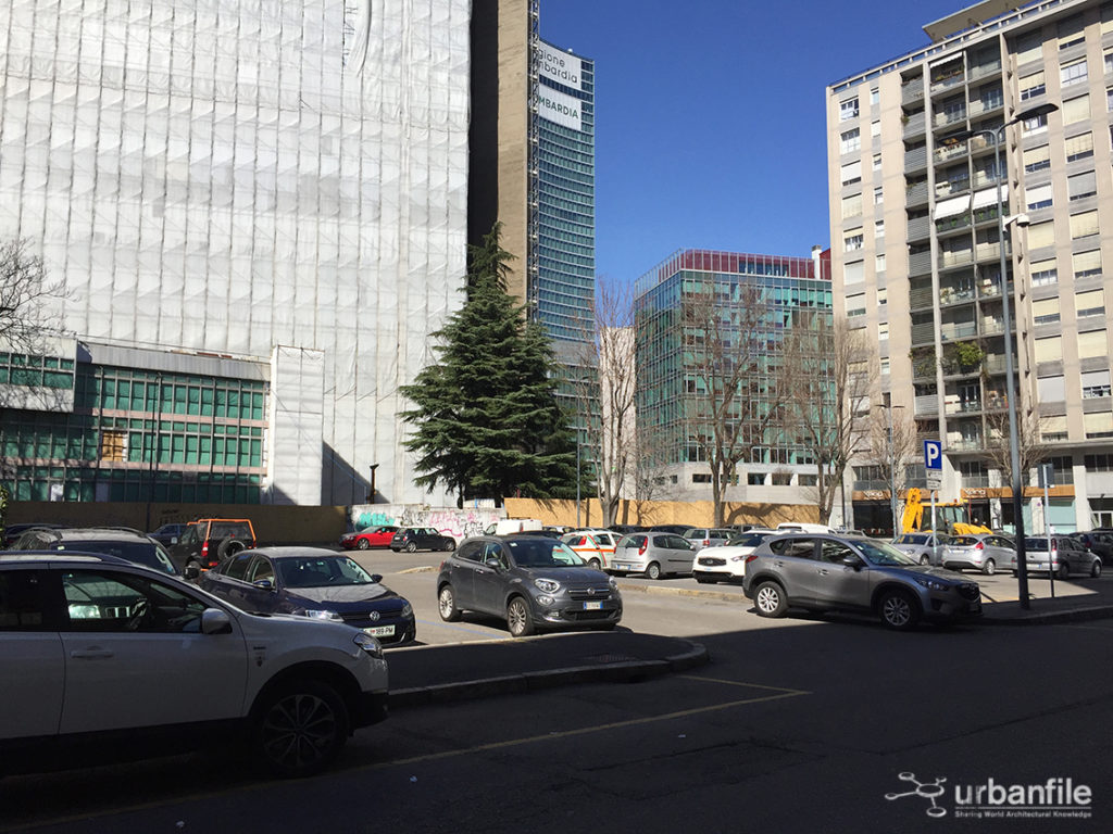 2017-03-11_Via_Cornalia_Parcheggio_2