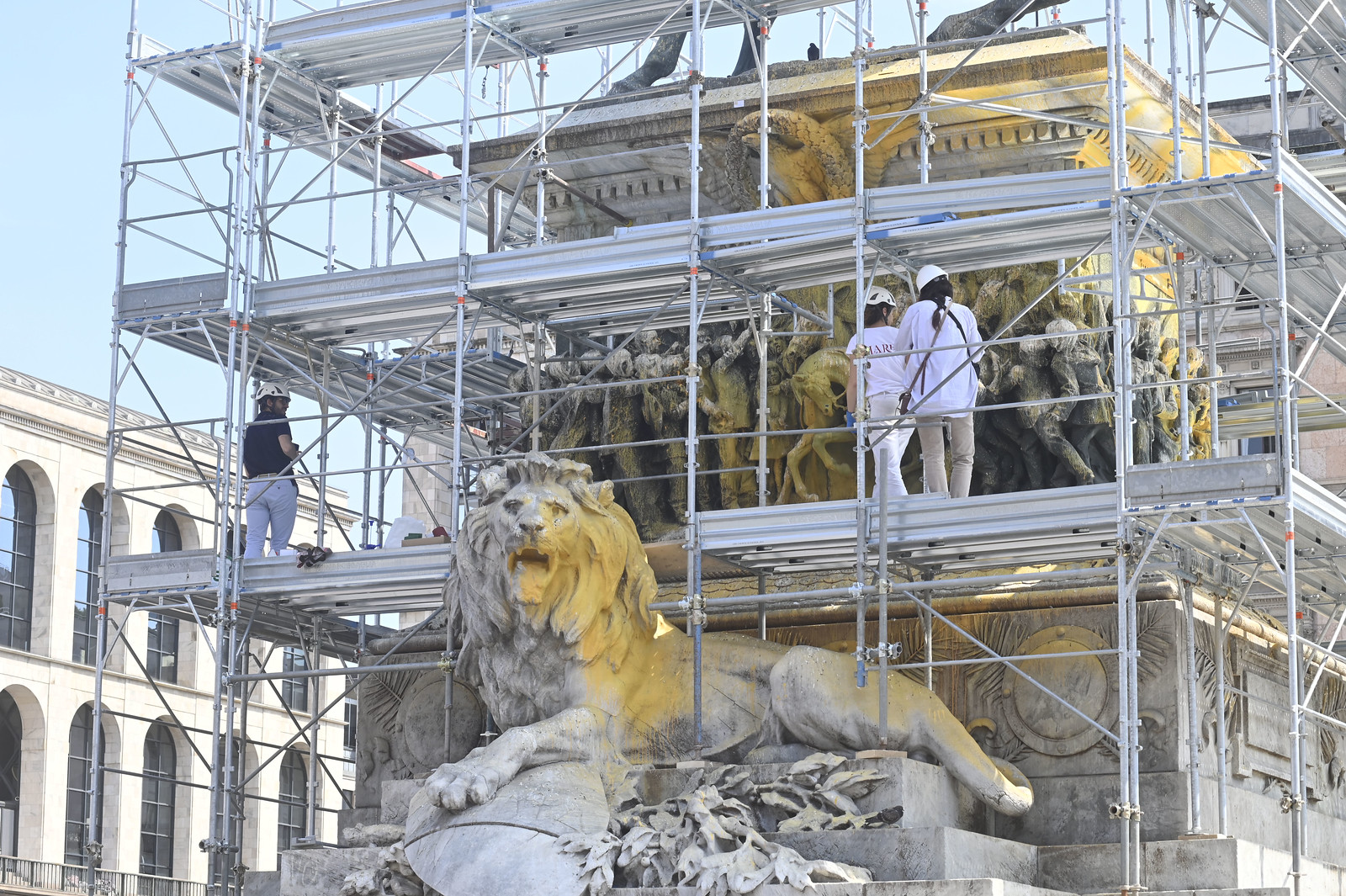 Milano Centro Al Via Il Restauro Per La Statua Di Vittorio Emanuele