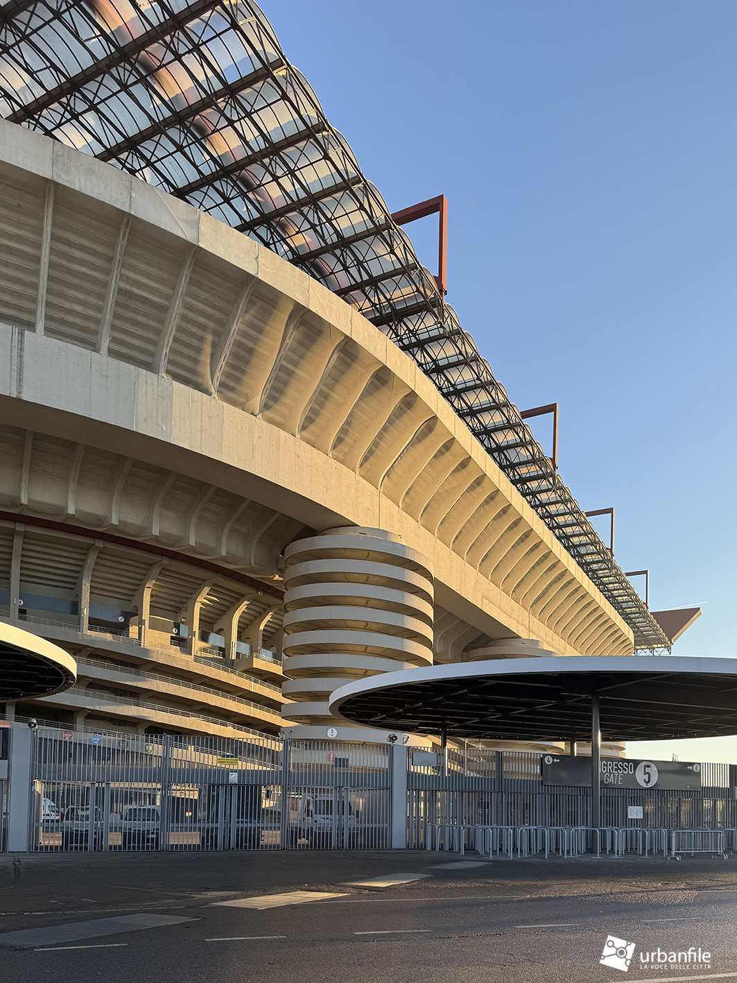 Milano San Siro La Fermata M San Siro Stadio Sarebbe Troppo