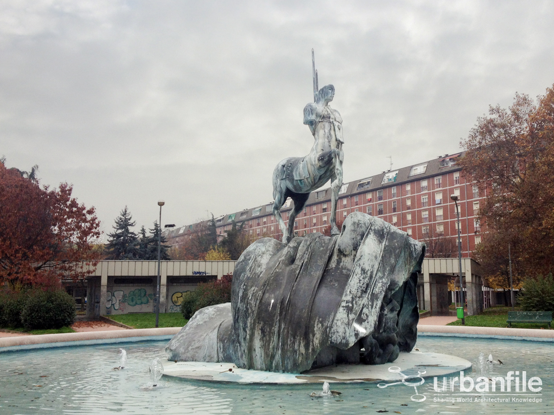 Milano | Barona – La fontana quasi dimenticata di Mitoraj