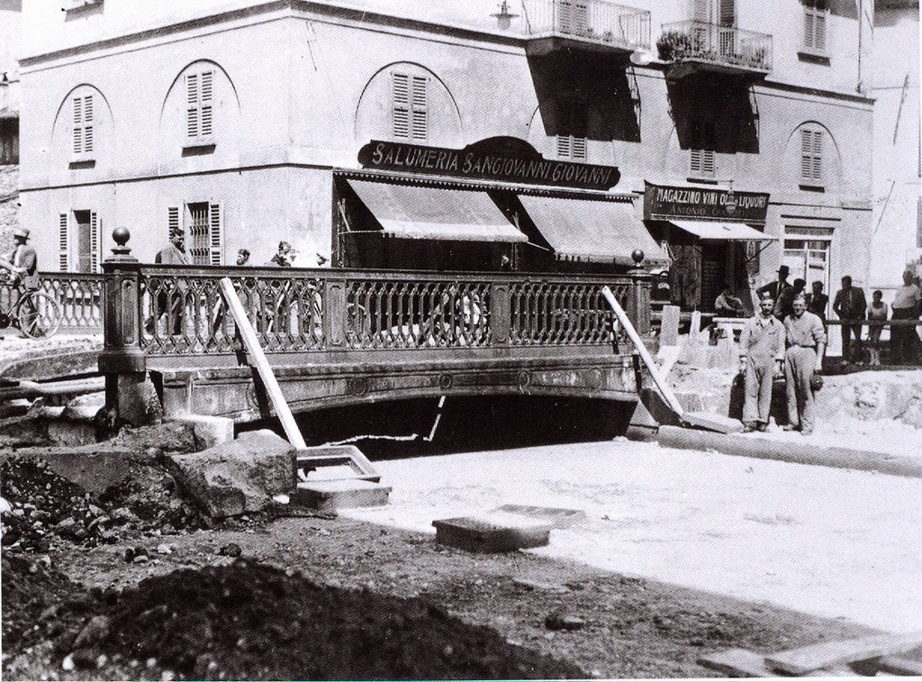 Lavori di copertura del naviglio al ponte di via della Chiusa