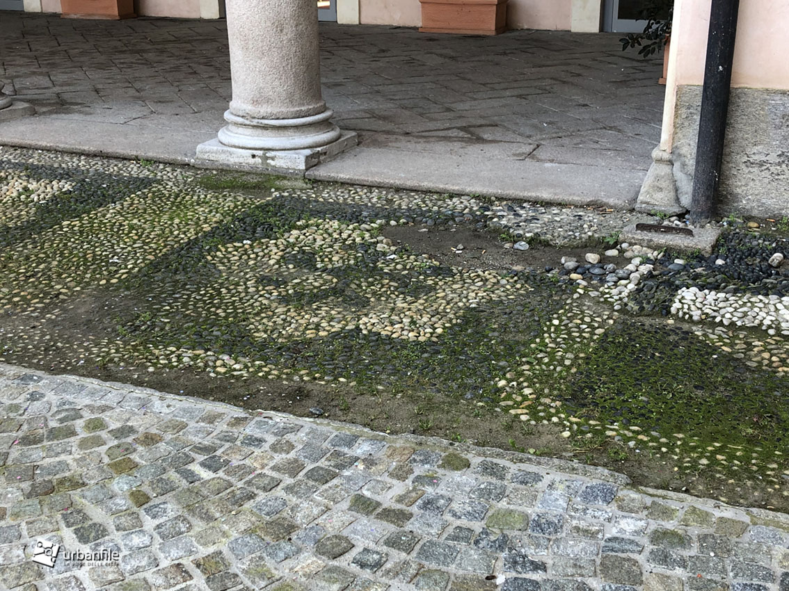 Milano | Affori – La nuova pavimentazione a Villa Litta, ma…