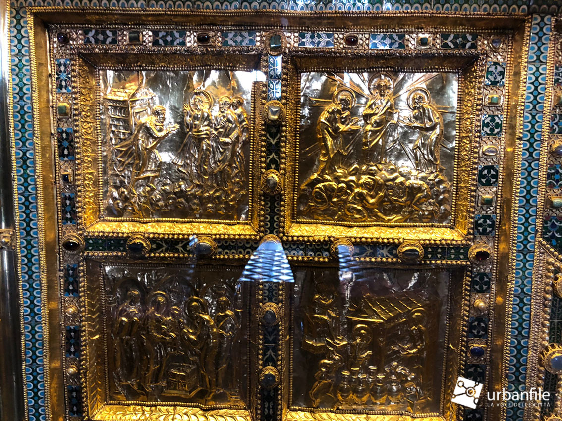 Milano | Sant'Ambrogio - L'altare d'oro e gemme preziose - Urbanfile