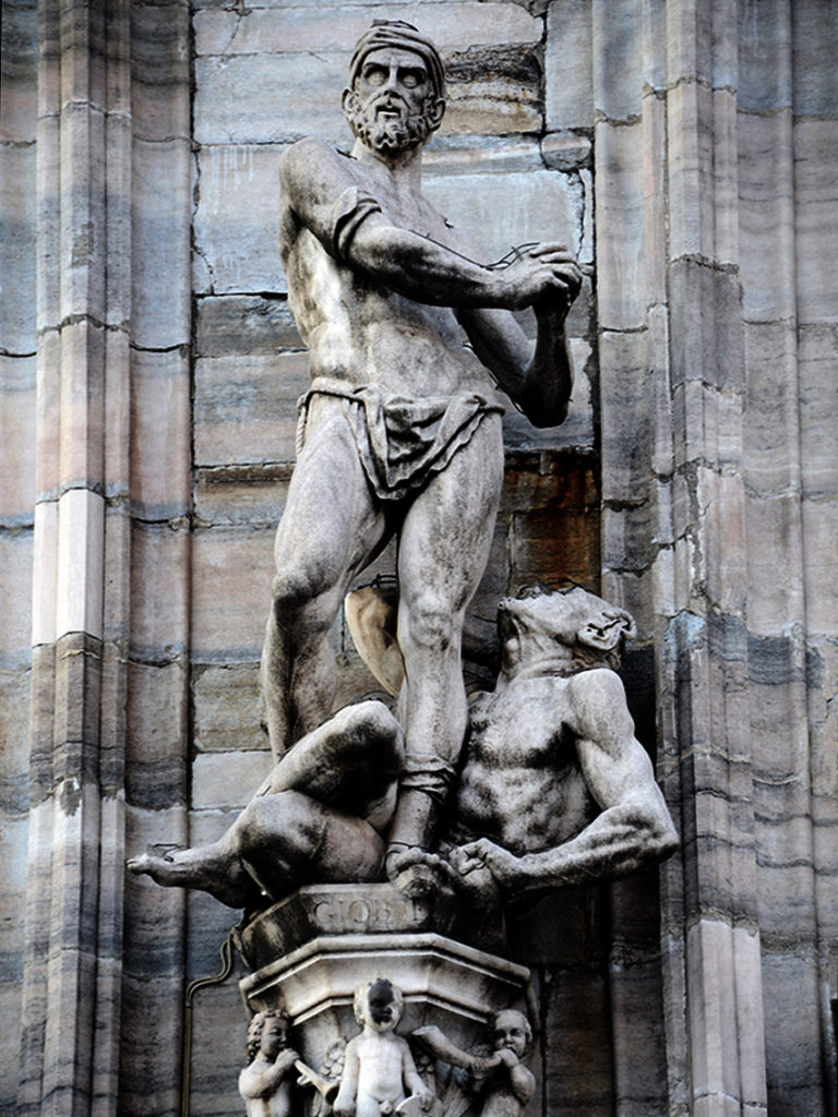 Milano Urbanfile - Duomo - La statua di Giobbe e il demone lato destro della cattedrale