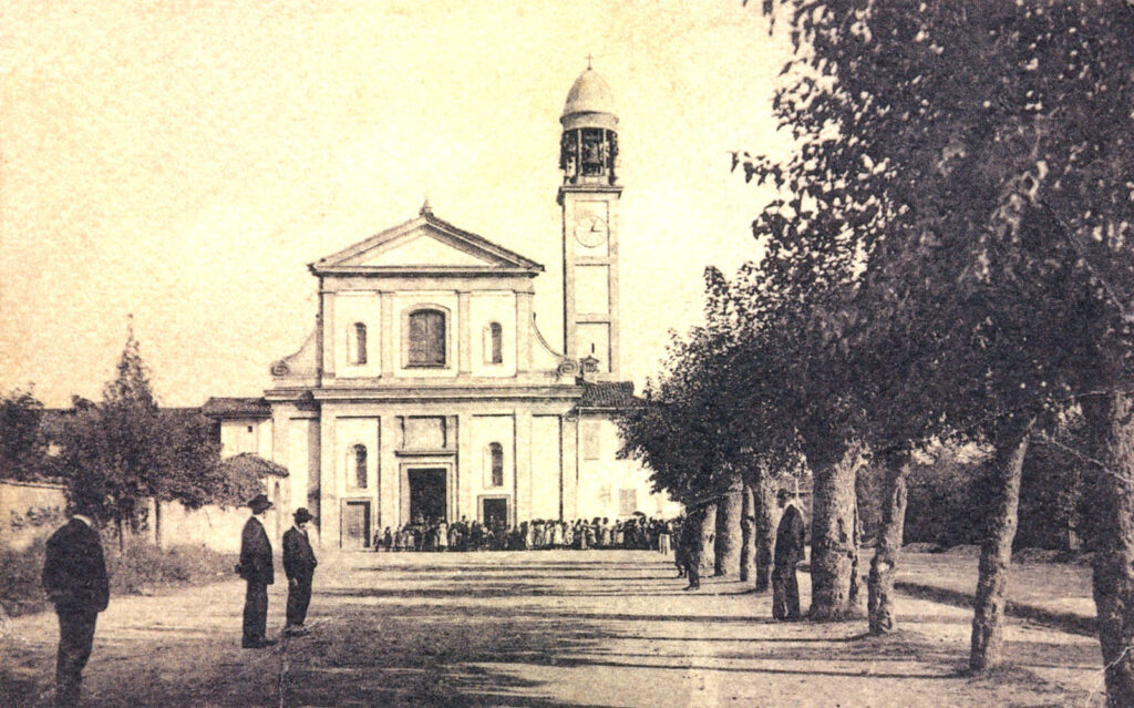 Greco, la strada della chiesa di San Martino in una foto del 1900-1905