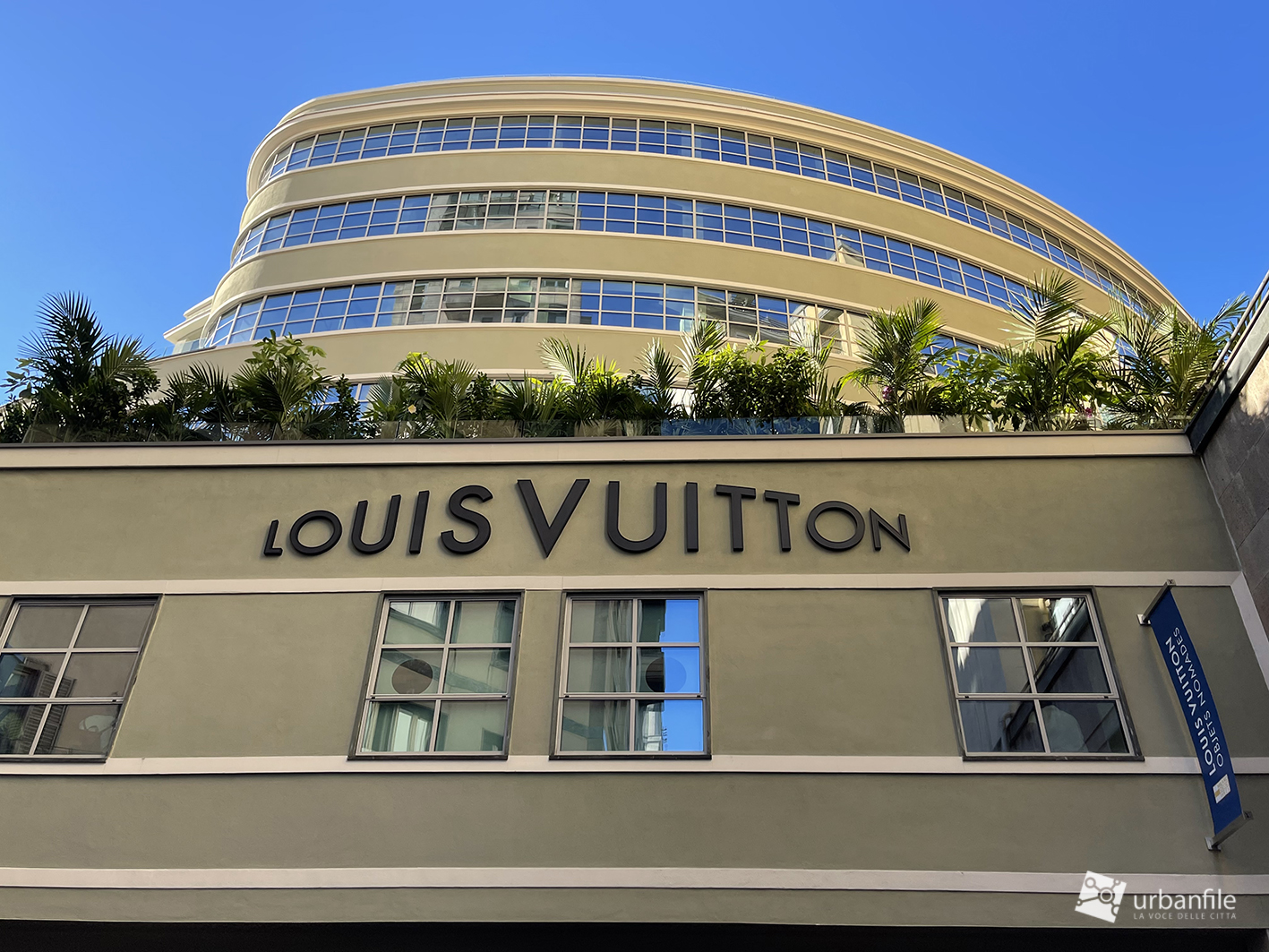 Louis Vuitton apre la nuova sede nello storico ex Garage Traversi di piazza  San Babila: progetti speciali a tema e due piani di shopping - la Repubblica