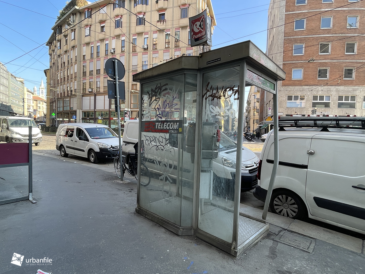 Milano | Cultura – Addio alle cabine telefoniche, ormai simbolo del degrado