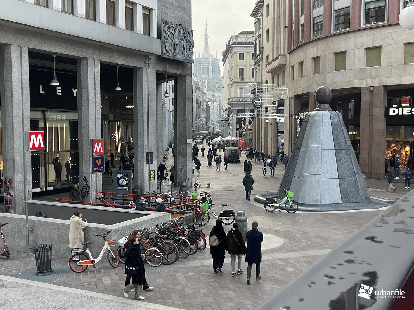 Milano  Arredo urbano: le rastrelliere per biciclette - Urbanfile
