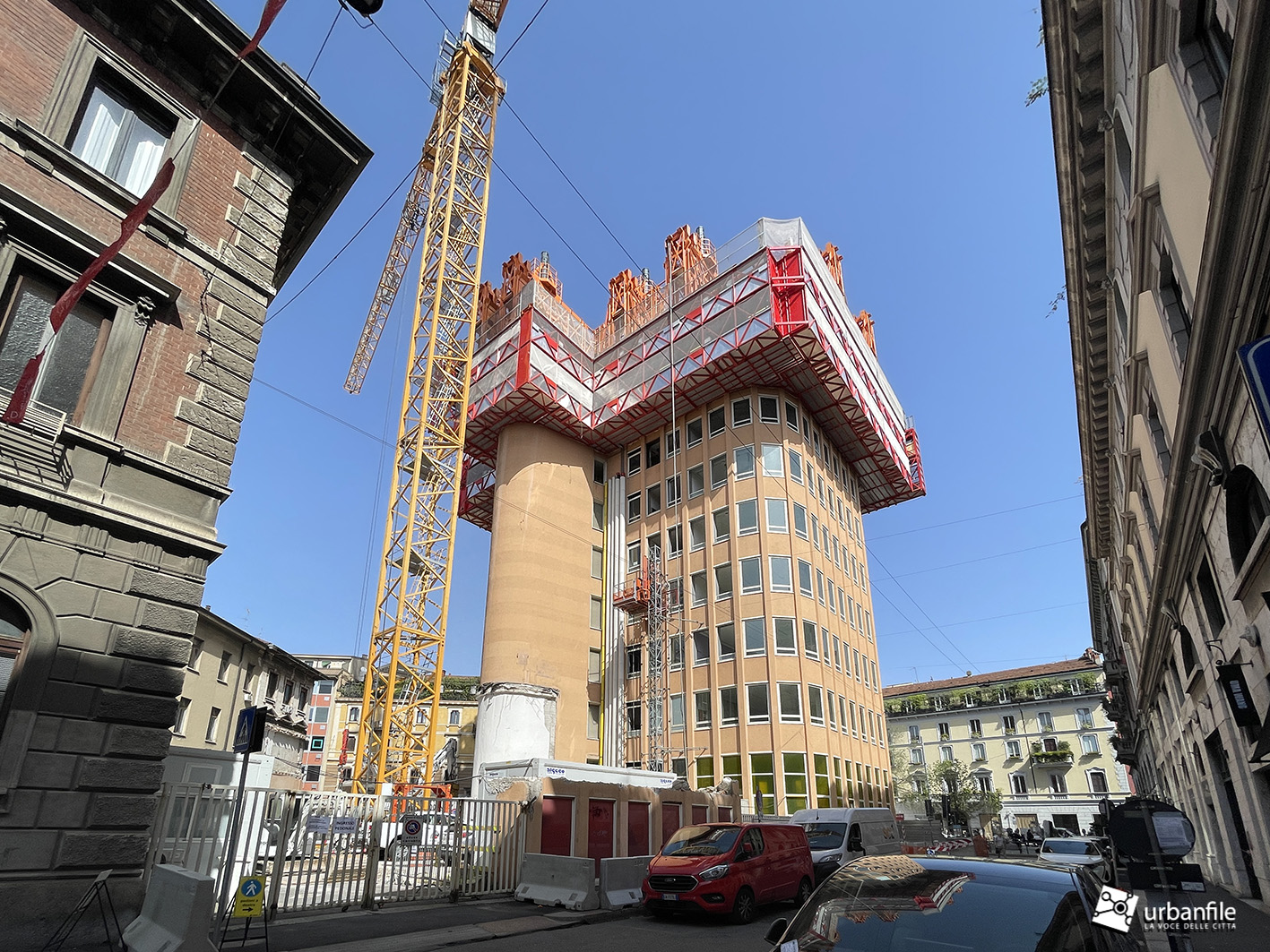 Milano | Brera – Cantiere demolizione Torre di largo Treves: aprile 2024