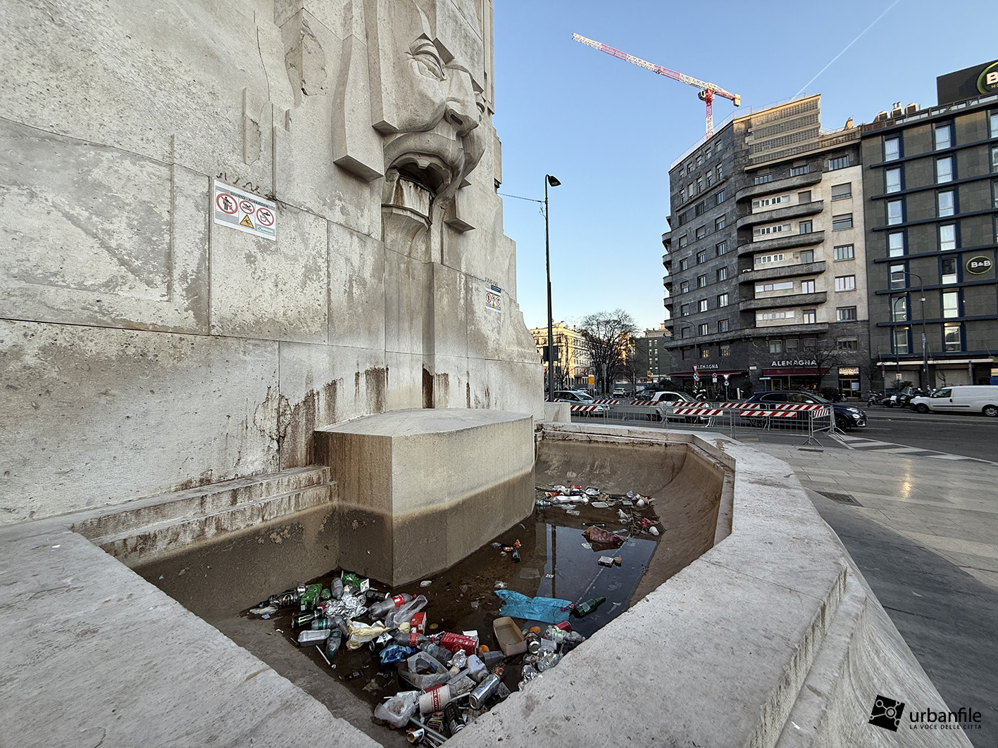 Milano | Centrale – Il degrado costante in piazza Duca d’Aosta