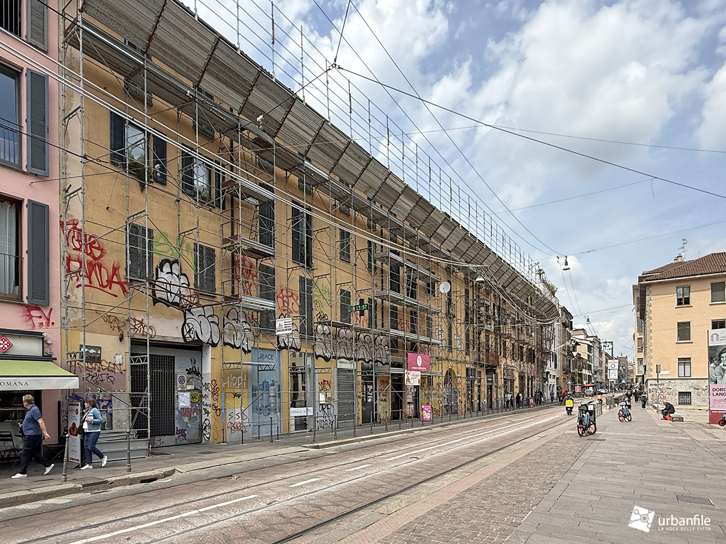 Milano | Porta Ticinese – Nuove impalcature per il borgo popolare Calusca Scaldasole