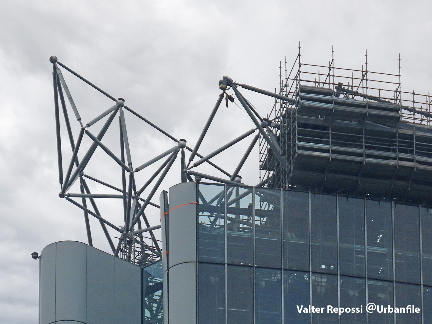 Milano | Fiera Tre Torri – Torre Hadid rimozione delle insegne Generali: ottobre 2025