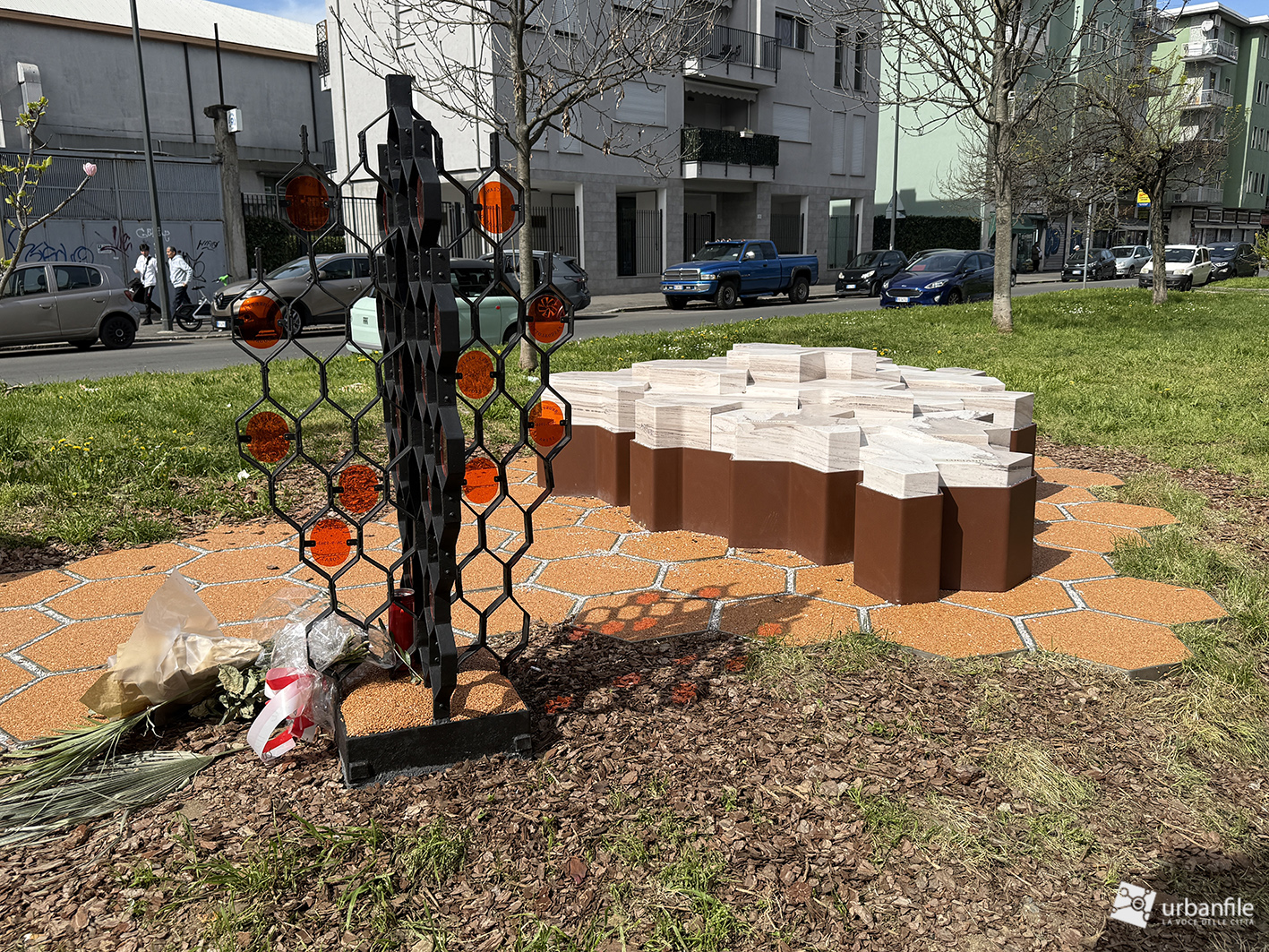 Milano | Lorenteggio – Inaugurato il monumento alle Piccole Vittime della scuola Devota Maculan