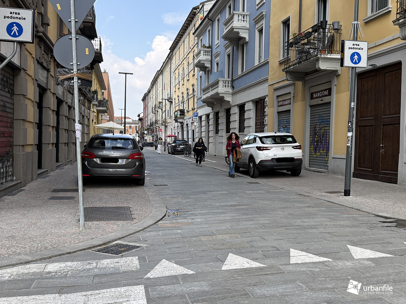 Milano | Bovisa – Via Don Giuseppe Andreoli: pedonale solo sulla carta ma parcheggio assicurato